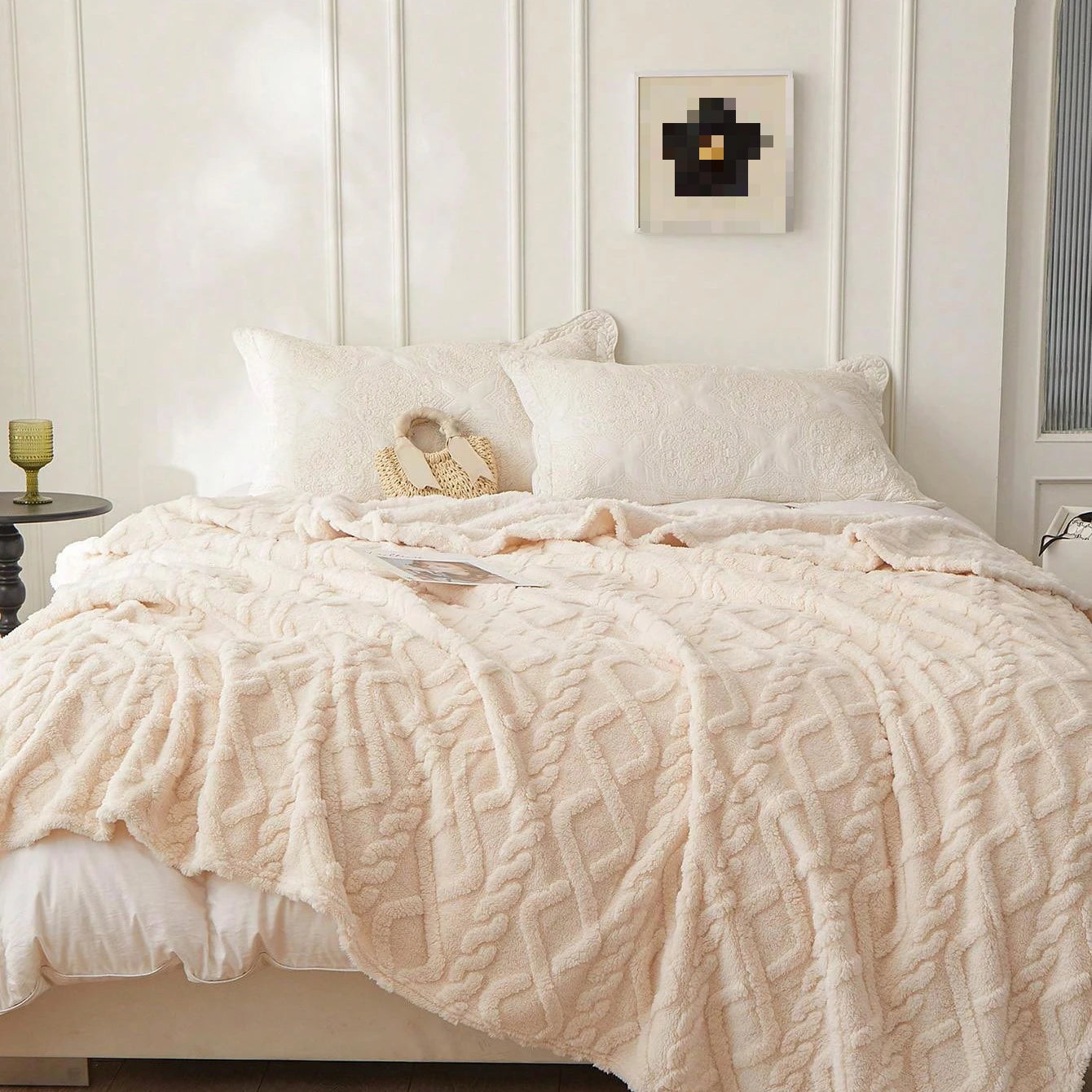 Featherline Coral Fleece Blanket