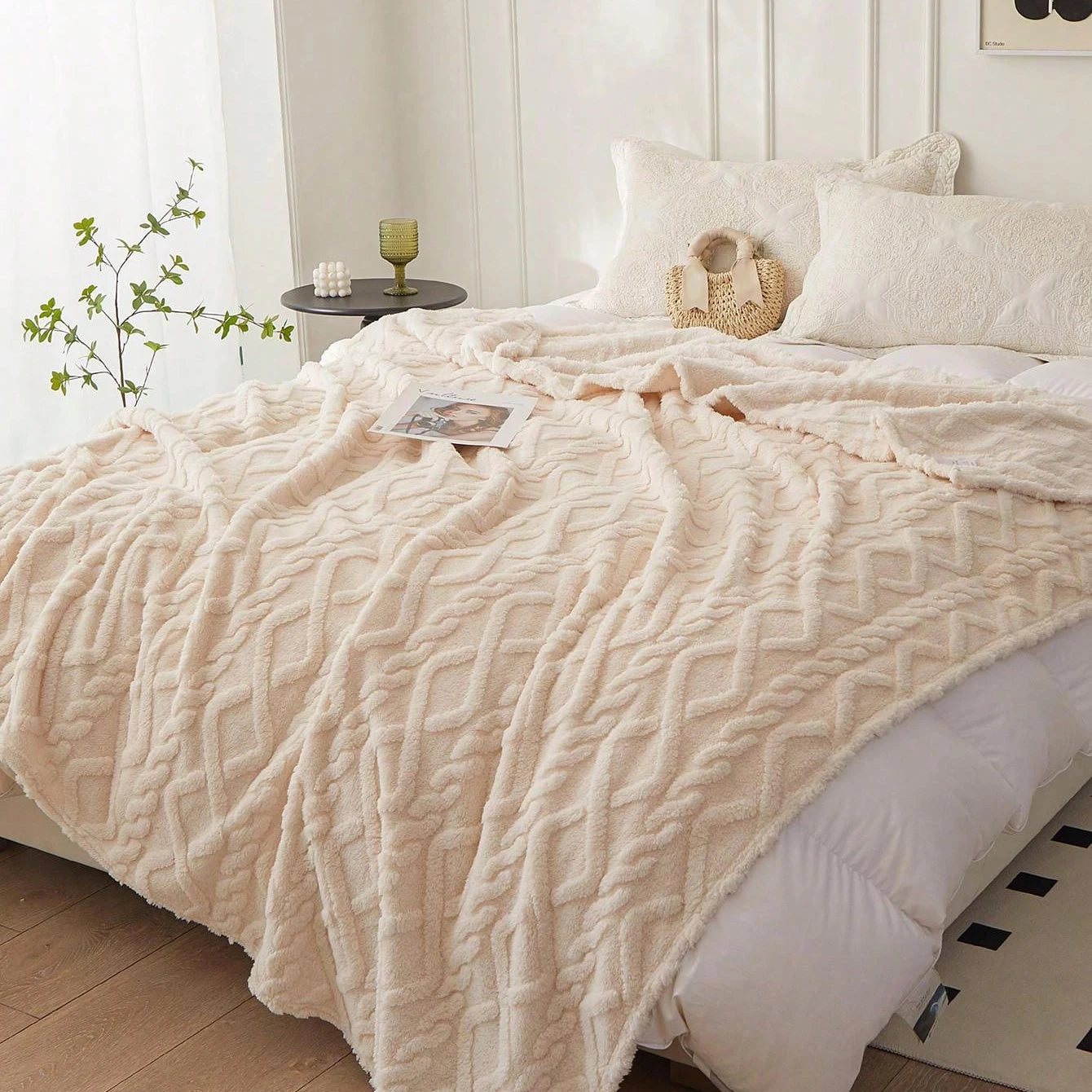 Featherline Coral Fleece Blanket