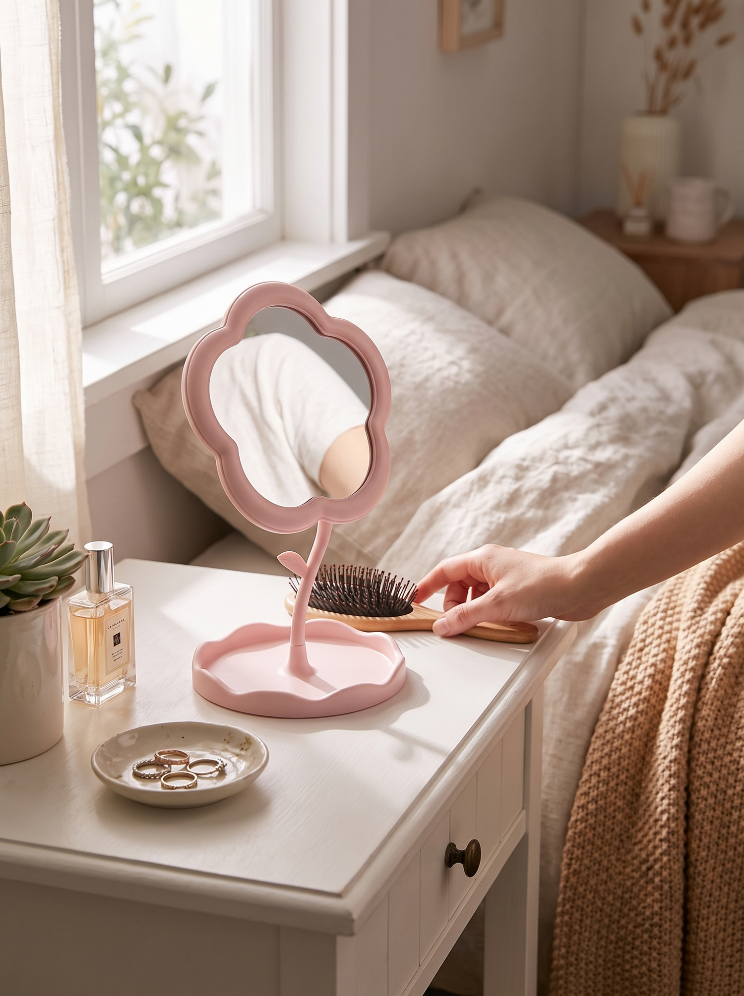 Desktop Flower Mirror lifestyle iwt1